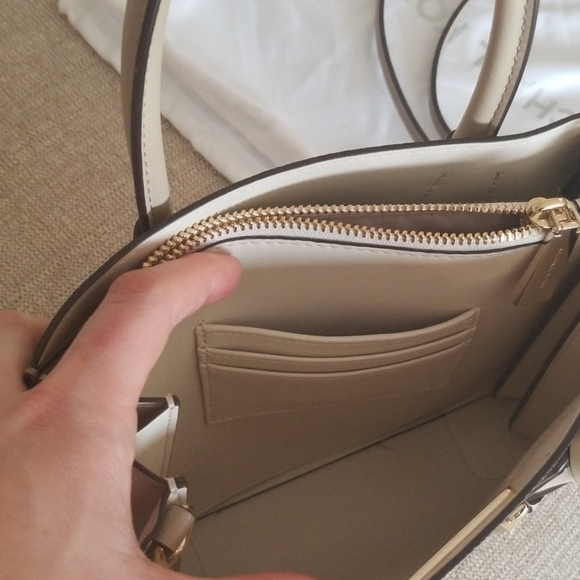 Michael Kors Small Mercer Tote - Picture 7 of 7